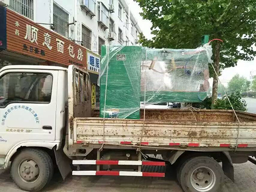 不銹鋼水槽臺面縫焊機發(fā)貨